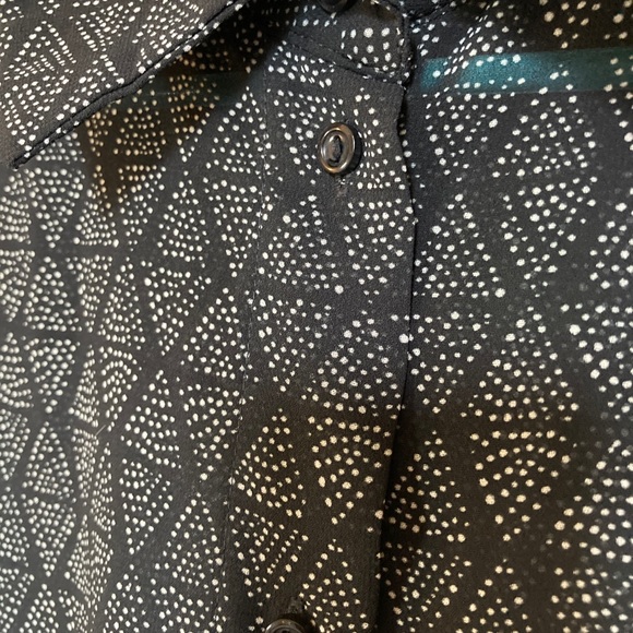 Button up sheer tank - Picture 5 of 7